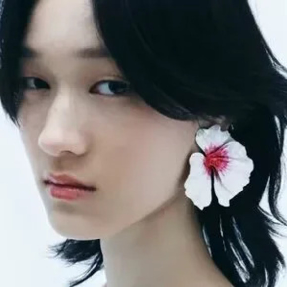 Jewelry - Hibiscus Flower Earrings - Red & White Enamel Gold-Tone Design